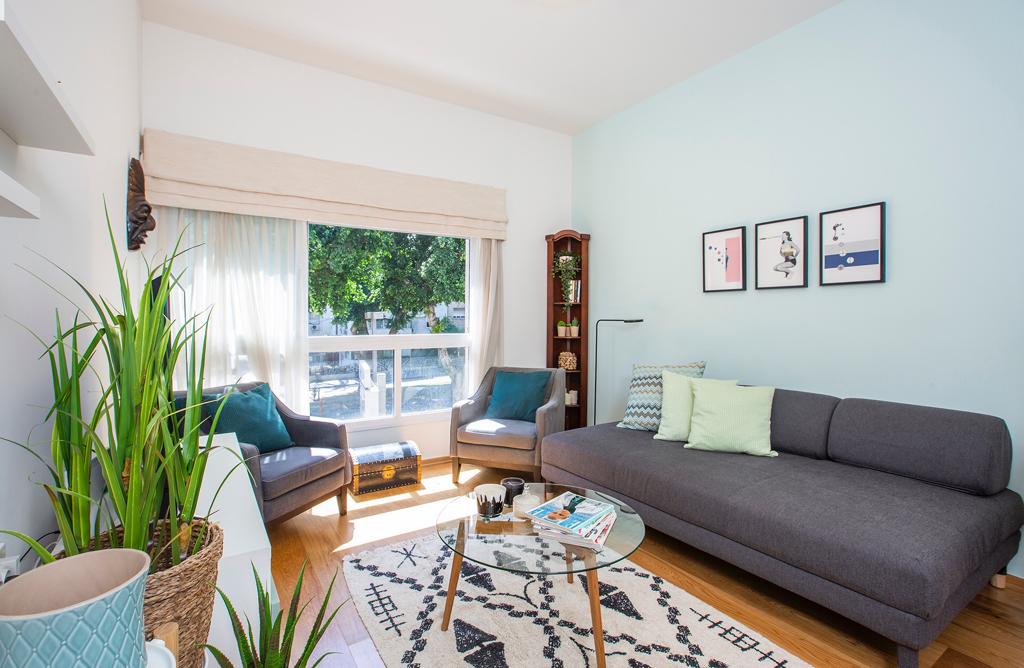 2 bedroom apartment on Rothschild Boulevard